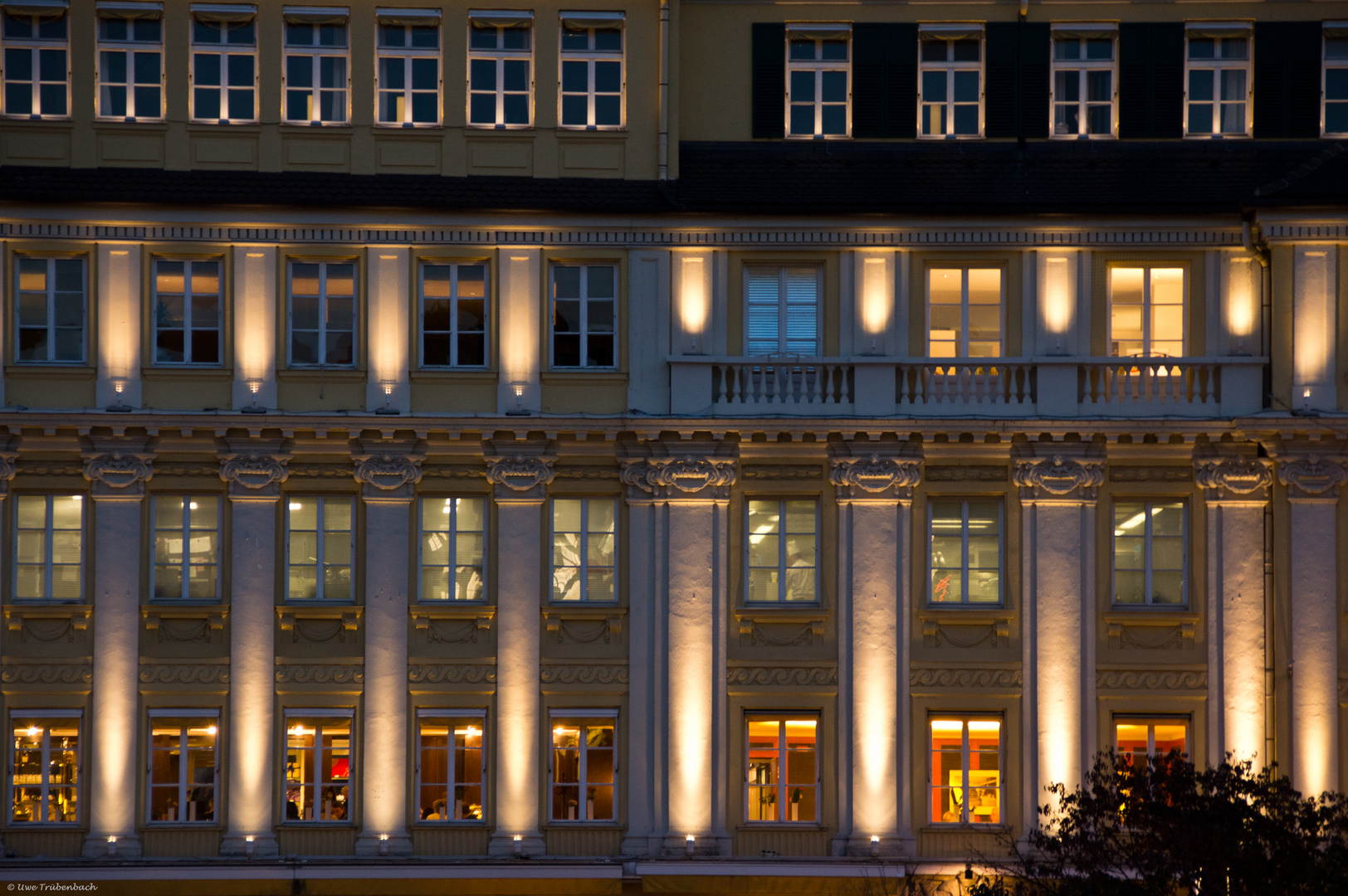 "München leuchtet" an der Fassade des Dallmayr-Stammhauses in der Dienerstrasse