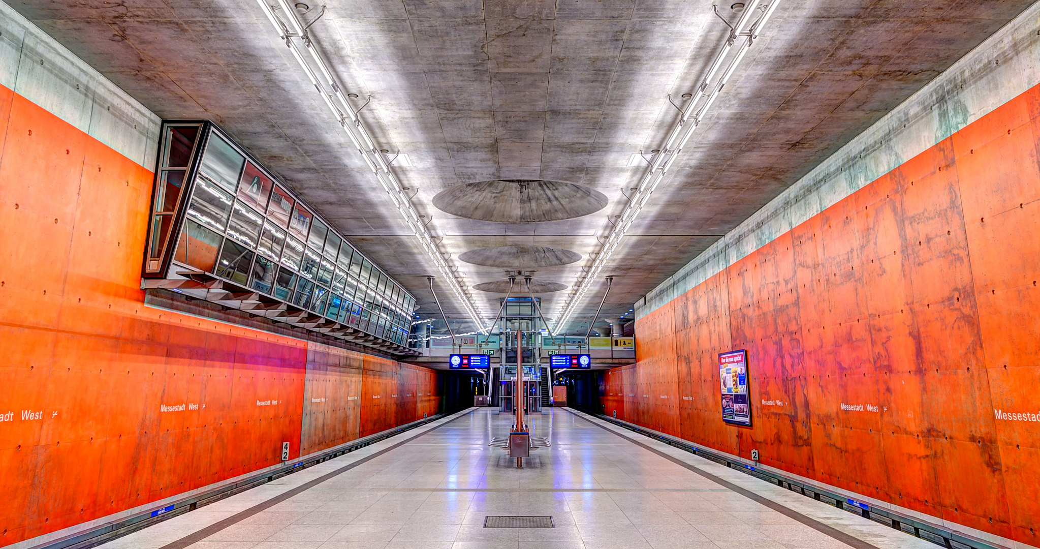 München, Linie U2, Station 'Messestadt West' Foto & Bild | architektur ...