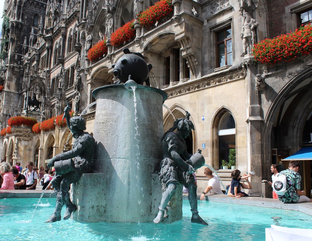 München Marienplatz - Fischbrunnen