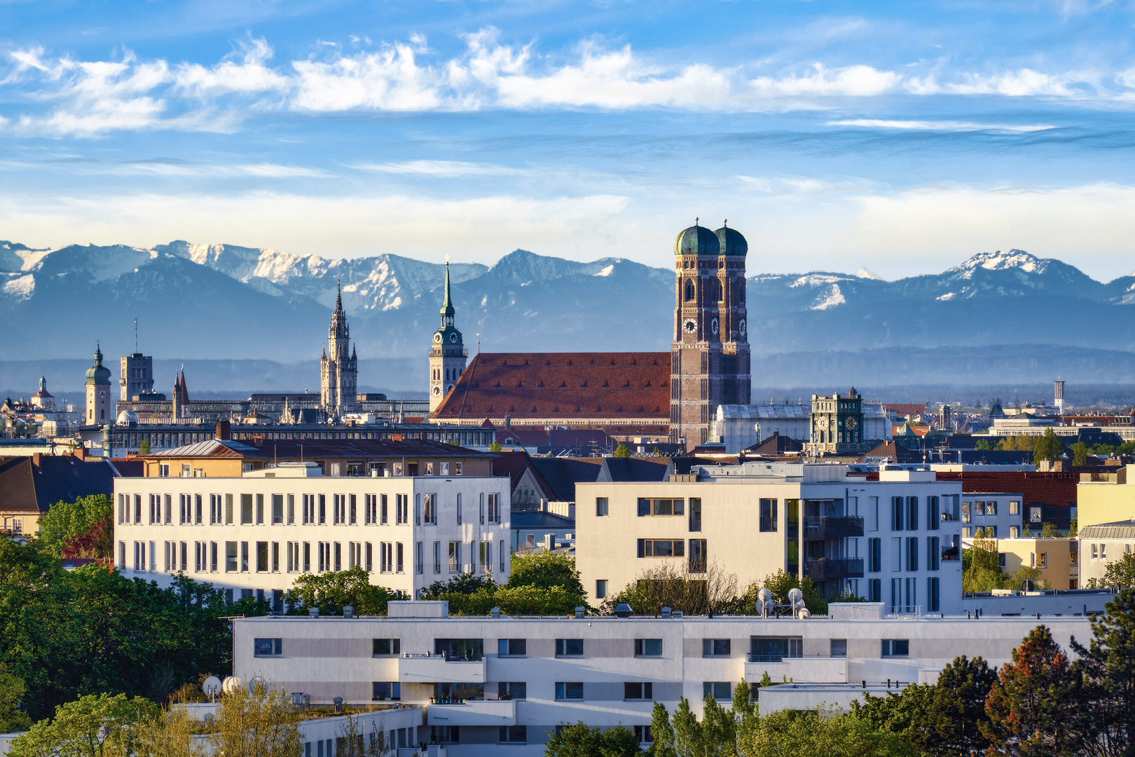 München mit Alpen