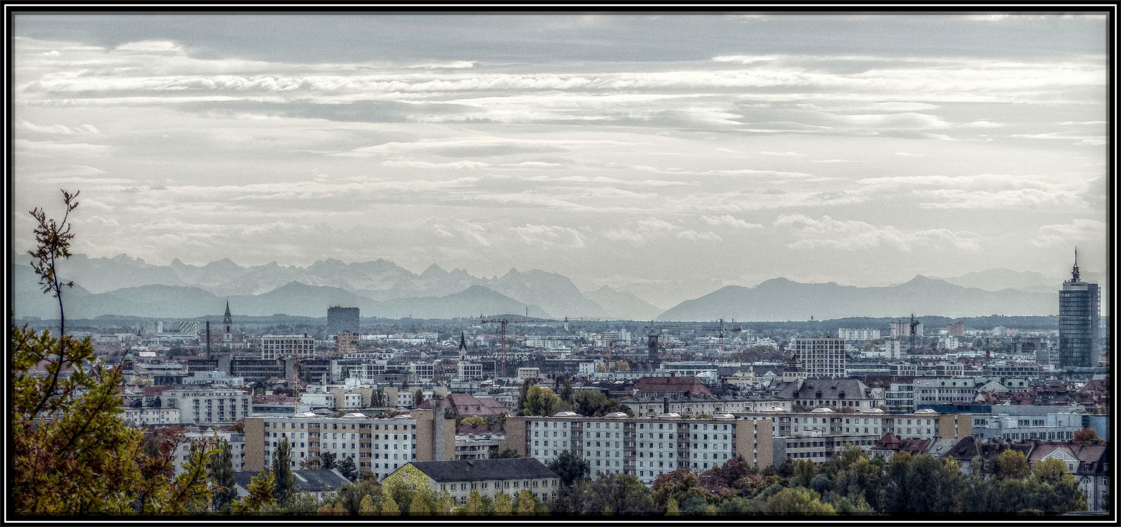 München - mit föhngrauem Oberland