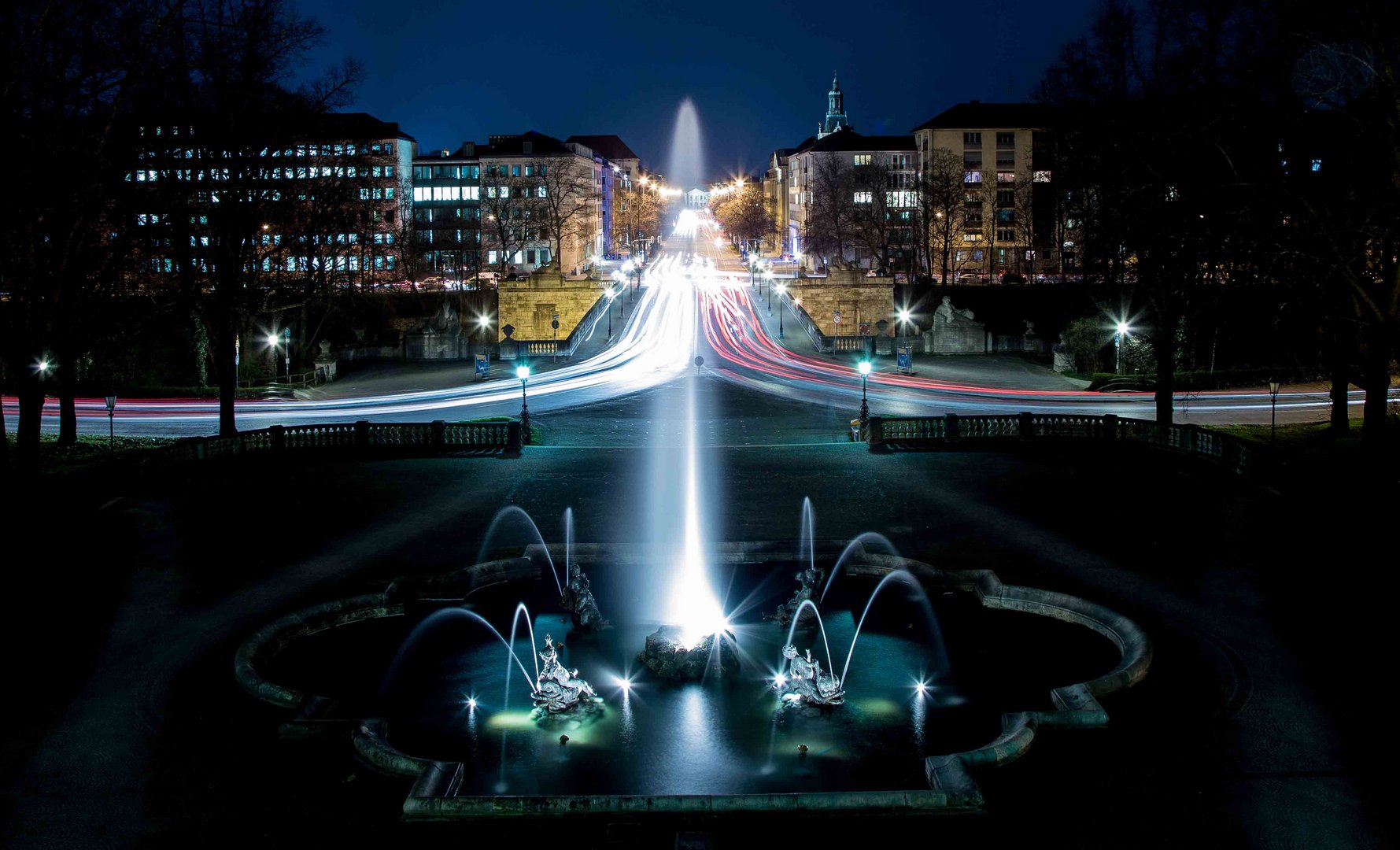 München Nacht Brunnen Friedensengel