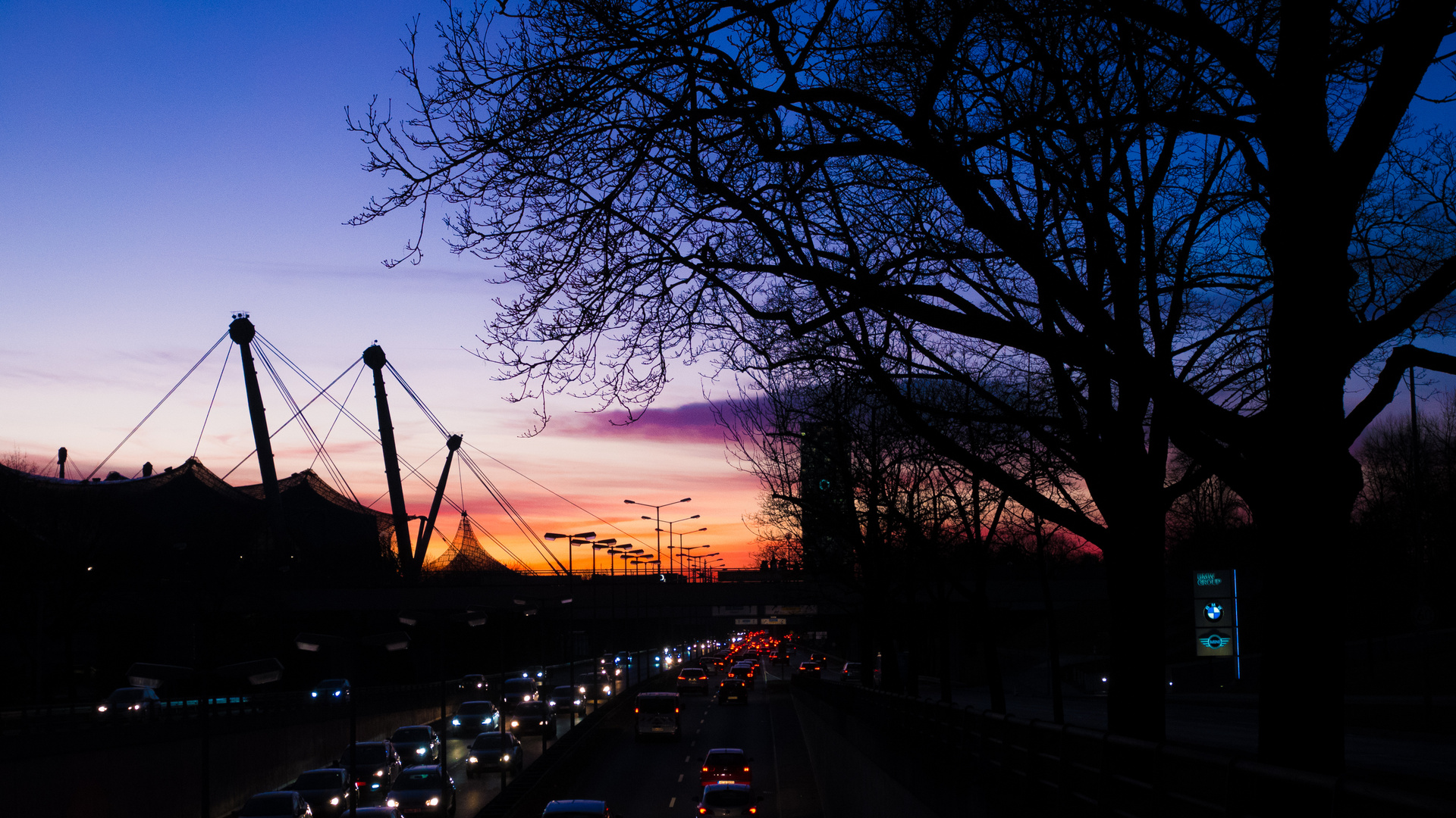 München nähe Olympiapark/BMW Welt!!! Sunset/Traffic!!!