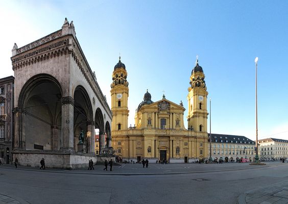 München Odeonsplatz Feldherrnhalle Theatinerkirche
