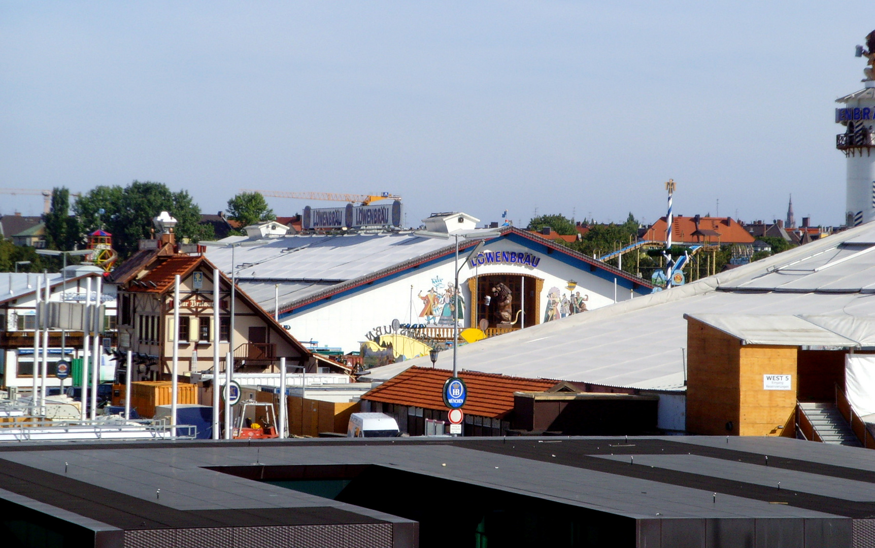 München Oktoberfest Wiesnaufbau3