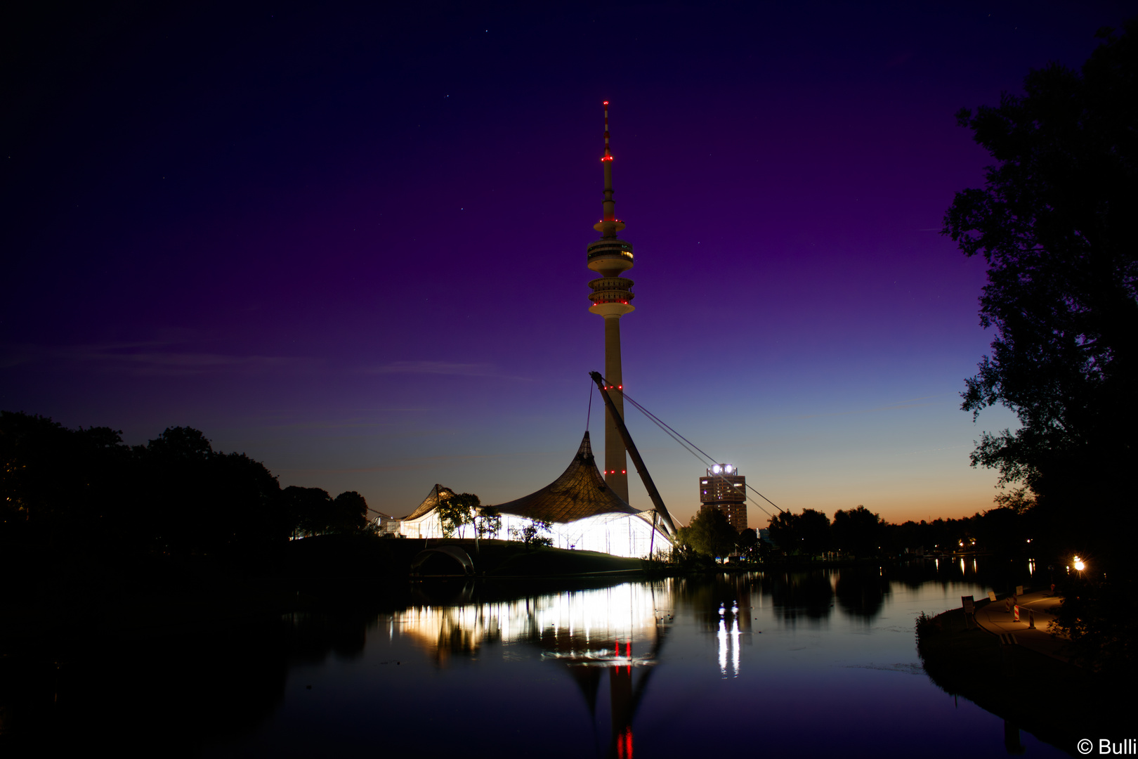 München Olympiapark Schwimmhalle Olympiaturm 