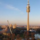 München, Olympiaturm mit Schwimmhalle;