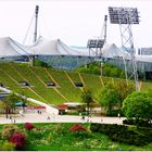 München - rote Farbtupfer im Olympiapark