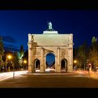 München Siegestor - Dem Sieg geweiht - vom Krieg zerstört - zum Frieden Mahnend 