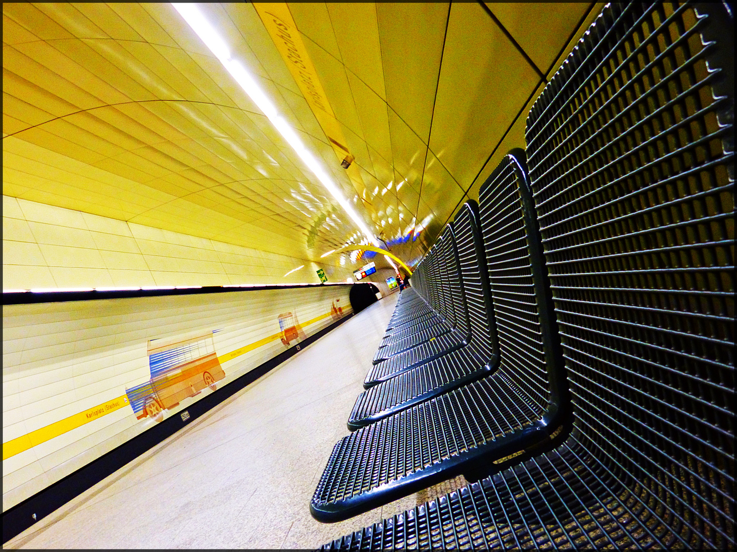 München - U-Bahn-Haltestelle Karlsplatz (Stachus) (2)