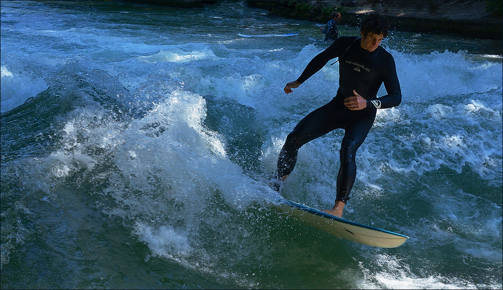 Münchner Eisbachsurfer ....,