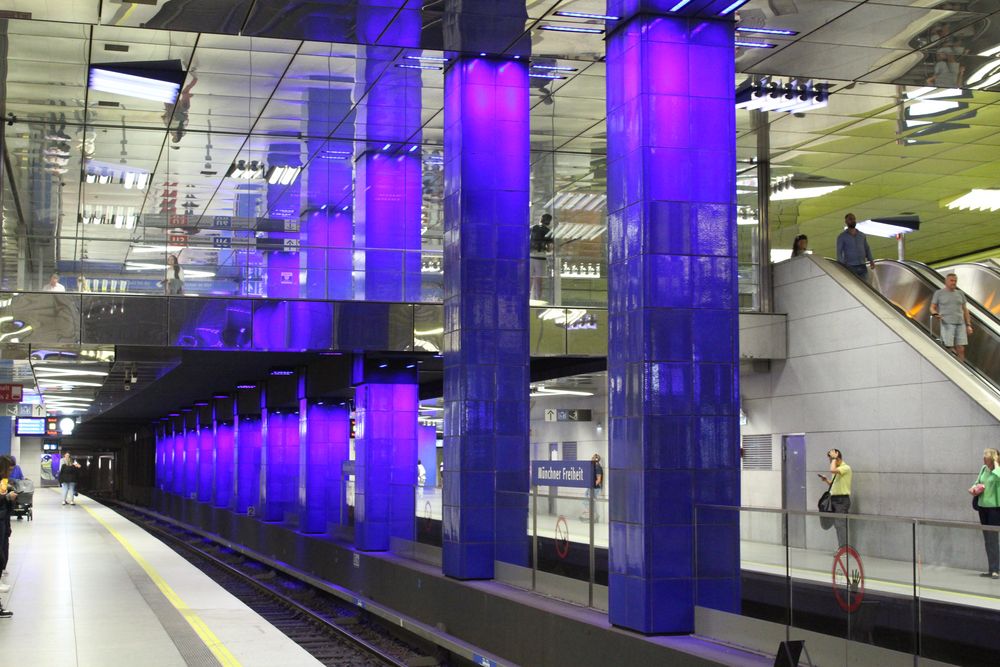 Münchner Freiheit U-Bahn Station