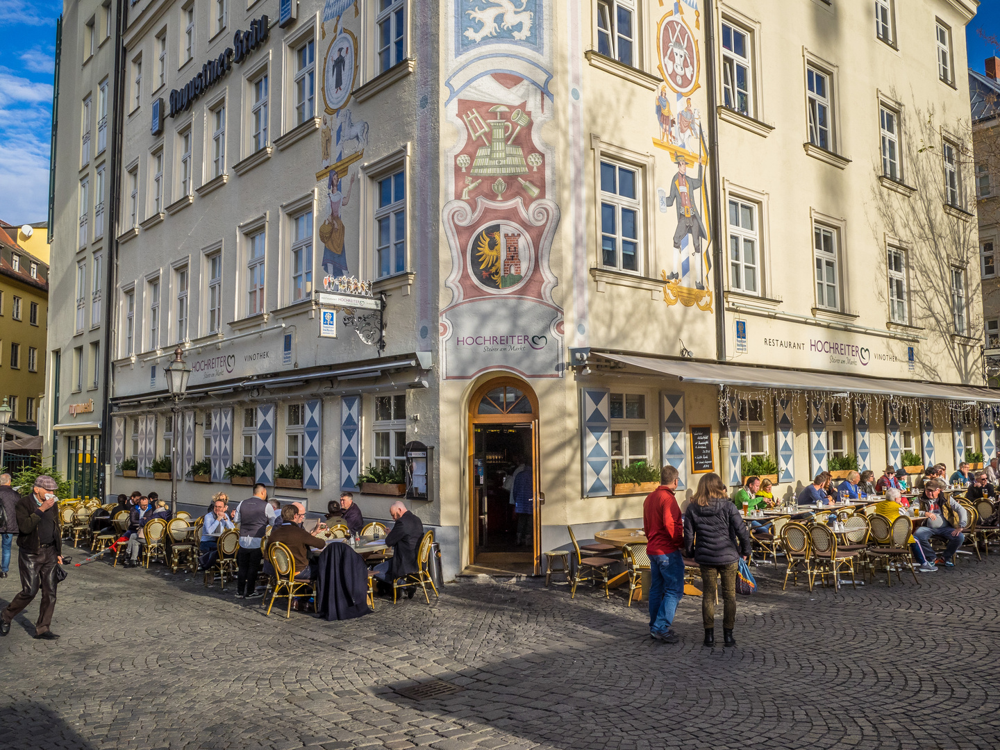 Münchner genießen die Frühlingssonne 