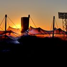 Münchner Olympiastadion im Sonnenuntergang