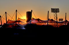 Münchner Olympiastadion im Sonnenuntergang