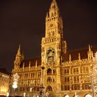 Münchner Rathaus am Abend