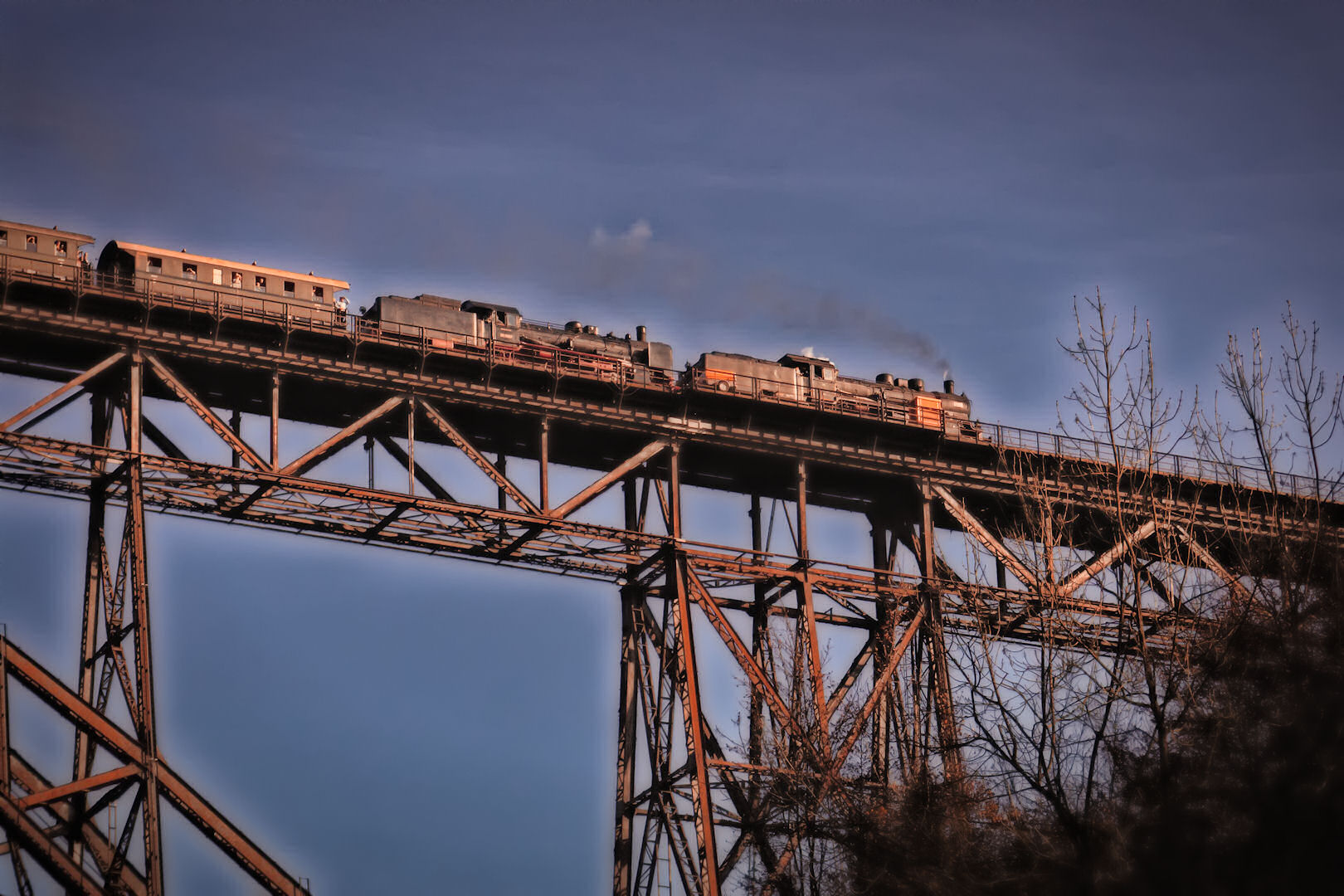 Müngstener Brücke > Dampfzug in den Sonnenuntergang