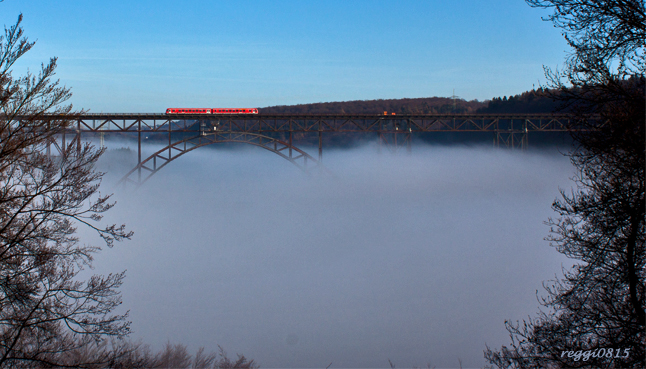 Müngstener Brücke im Nebel