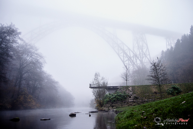 Müngstener Brücke im Nebel