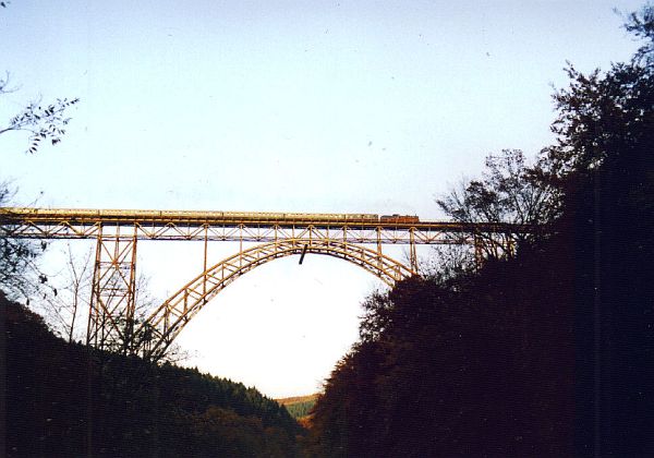 Müngstener Brücke mit Dampflok BR 38 2267 die alte P8