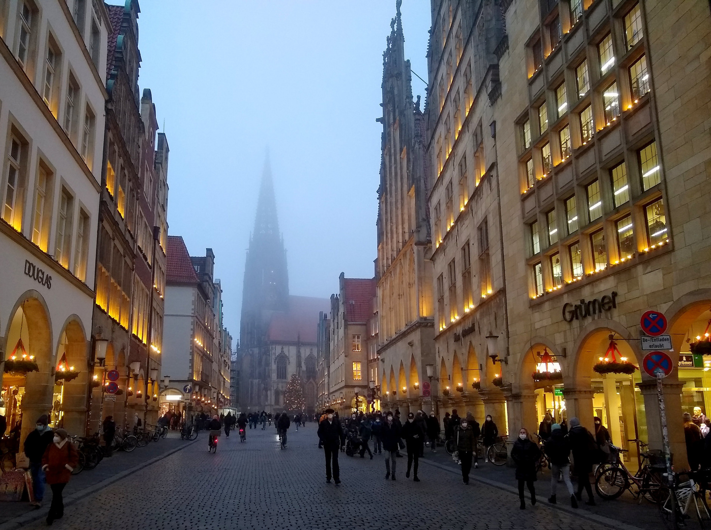 Münster - Prinzipalmarkt mit St. Lamberti im vorweihnachtlichem Nebel