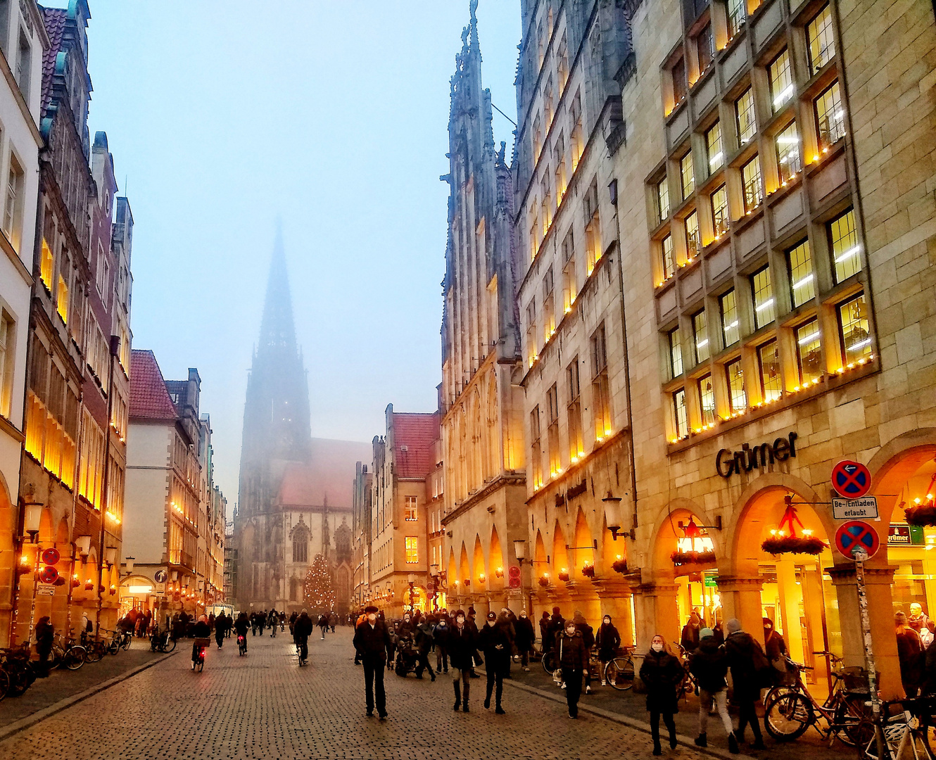 Münster Prinzipalmarkt und Lamberi im Nebel 2