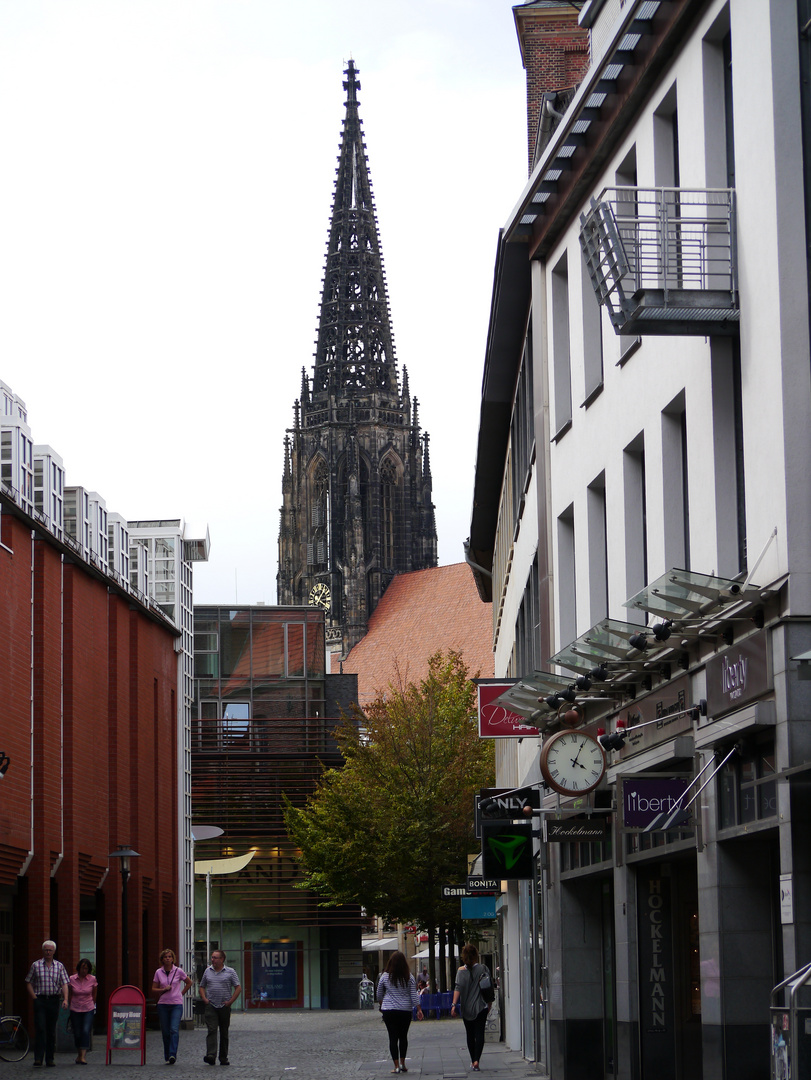 Münster, Salzstrasse mit Bilck auf die Lambertikirche