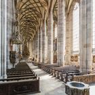 Münster St. Georg Dinkelsbühl, Innenansicht Richtung Altar, Taufbecken Hochformat