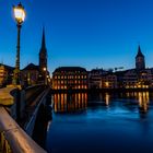 Münsterbrücke Zürich zur blauen Stunde