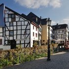 Münstereiffel Allemagne / Belgique - Rue pittoresque traversée par le ruisseau, Erft.