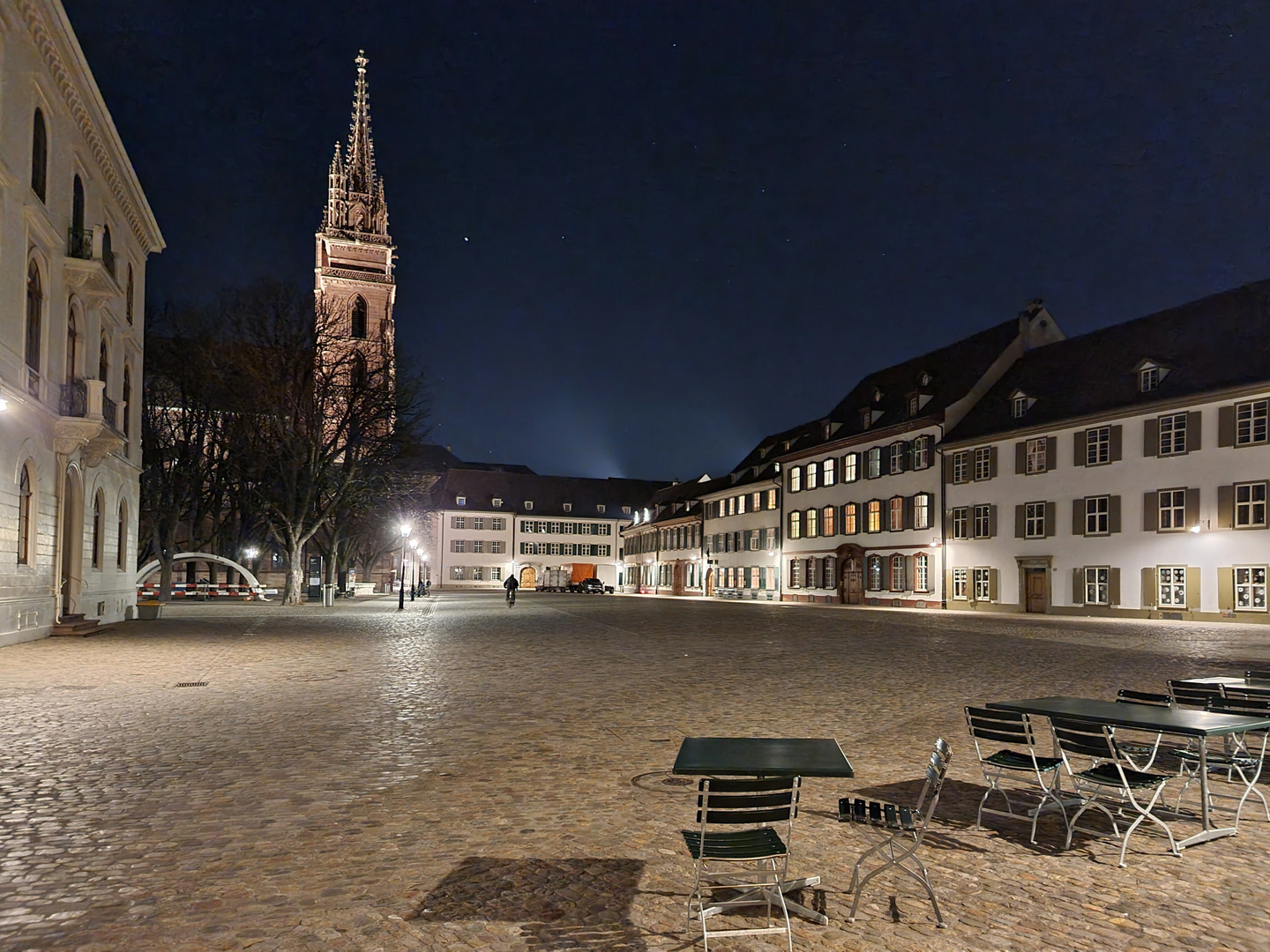 Münsterplatz at night