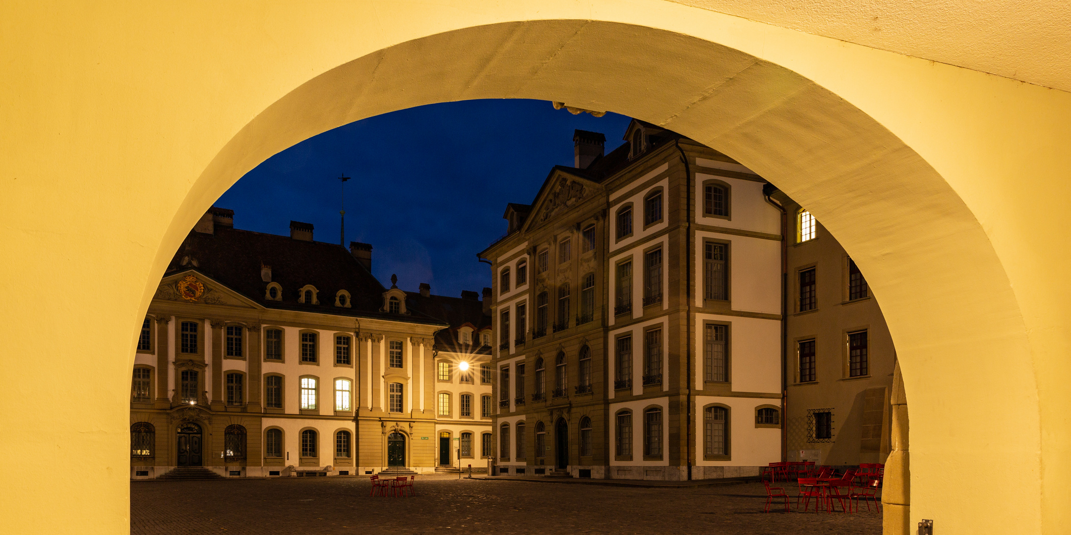 Münsterplatz in Bern frühmorgens