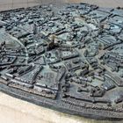 Münsters Innenstadt als Bronzemodell mit Blindenschrift ertastbar