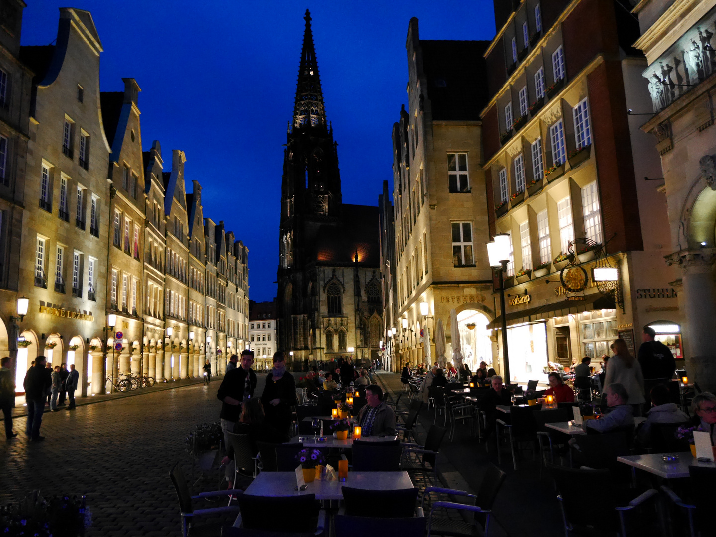 Münsters Prinzipalmarkt zur blauen Stunde