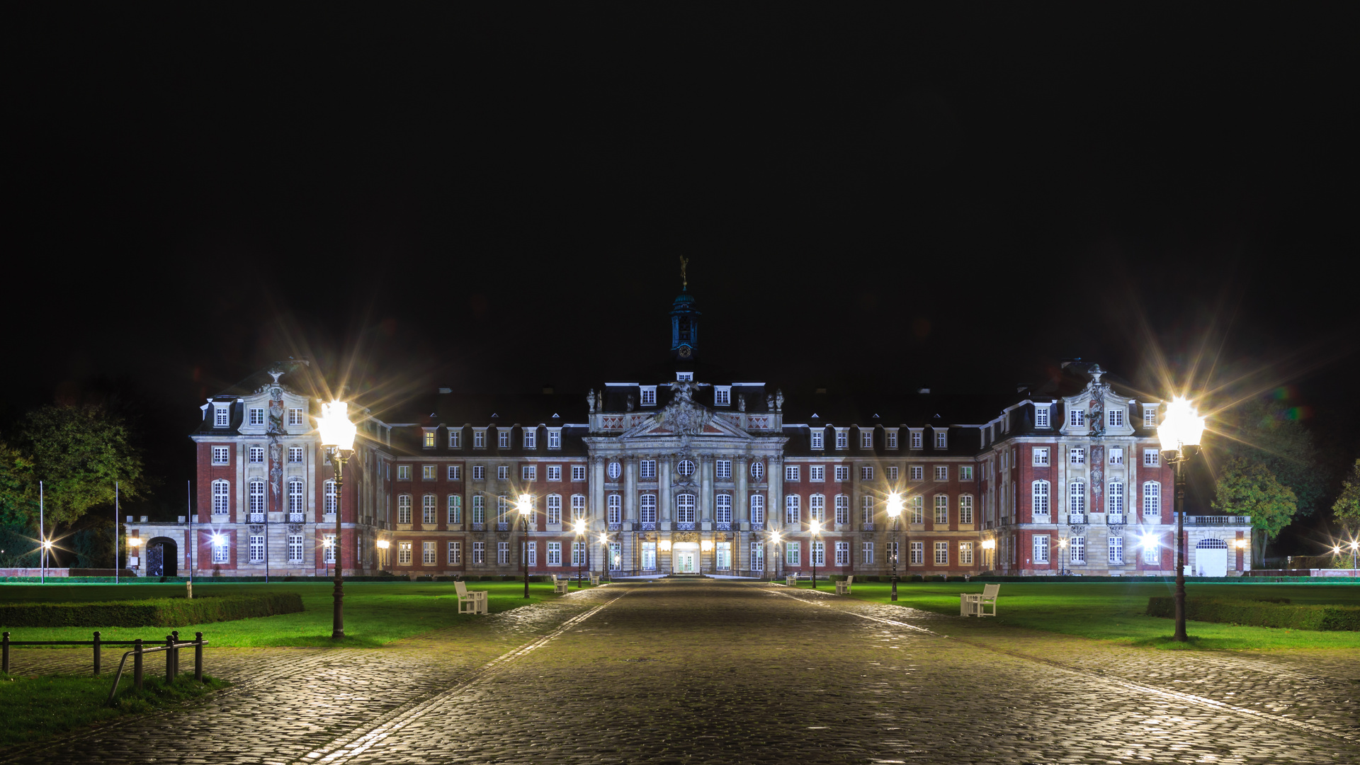 Münsterschloss by Nacht