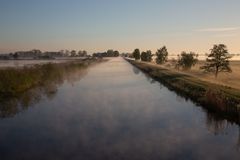 Müritz-Elde-Wasserstraße im Frühnebel