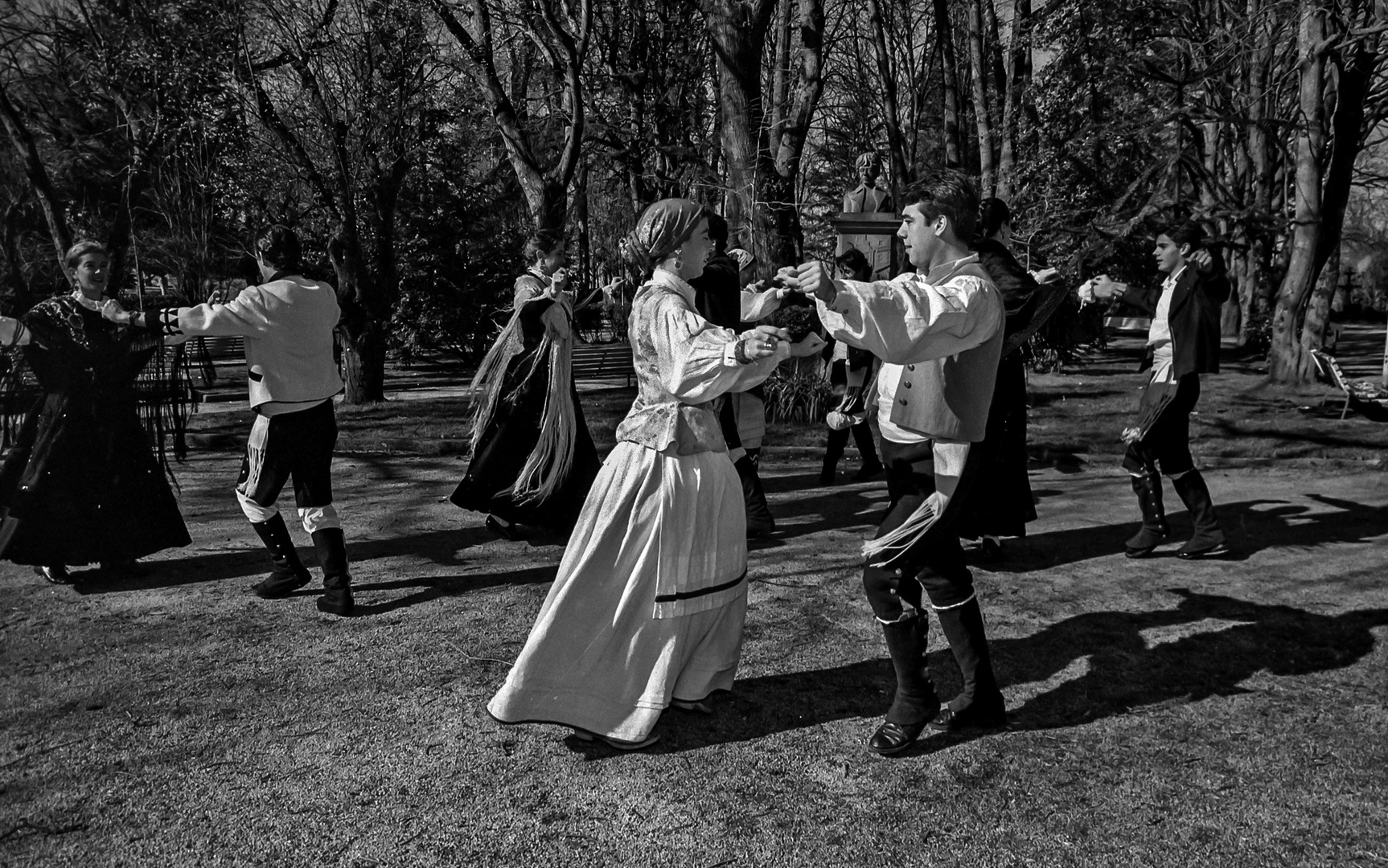 MUIÑEIRA EN EL PARQUE DE ROSALIA DE CASTRO.Lugo