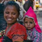 MUJER CON SU HIJO