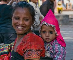 MUJER CON SU HIJO