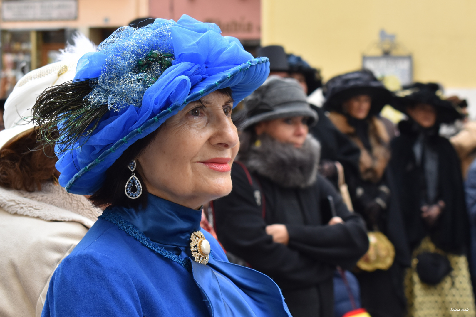 Mujer de azul