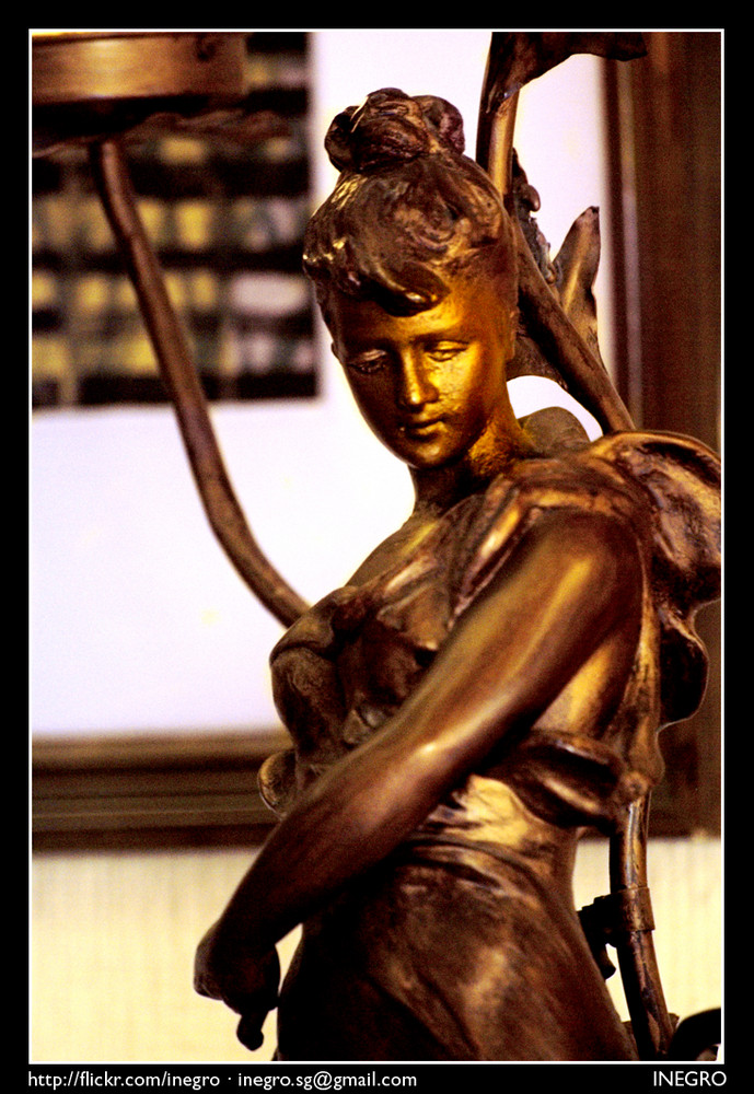 Mujer de bronce