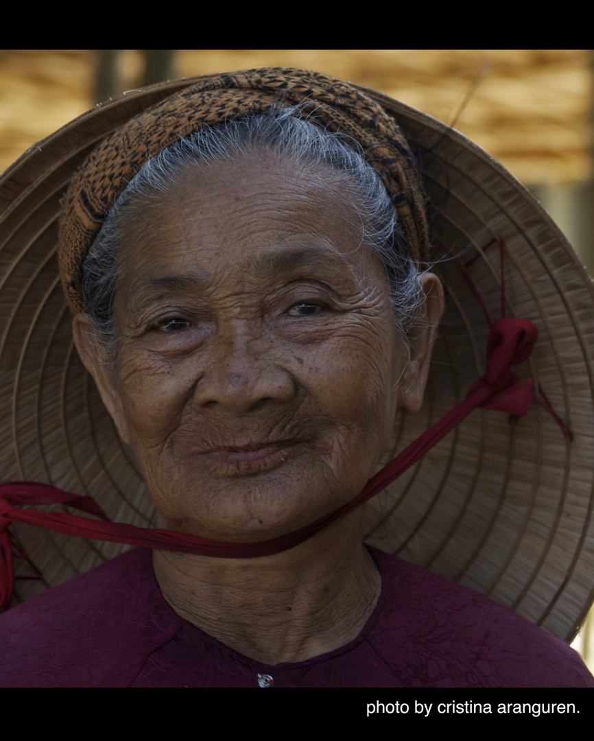 MUJER EN VIETNAM.