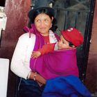 Mujer Peruana y su hijo