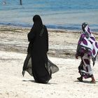 MUJERES EN LA PLAYA