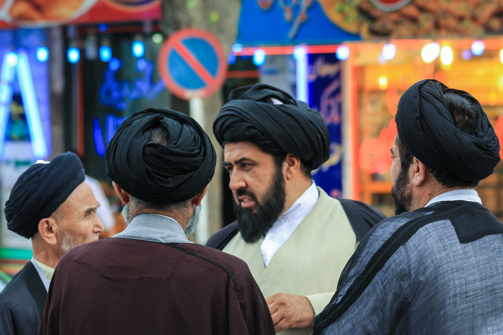 Mullah im Gespräch... Foto & Bild islam, iran, mullah Bilder auf