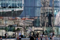 Multi reflets dans la façade du MUCEM