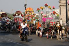 Mumbai - Kutschen am India Gate