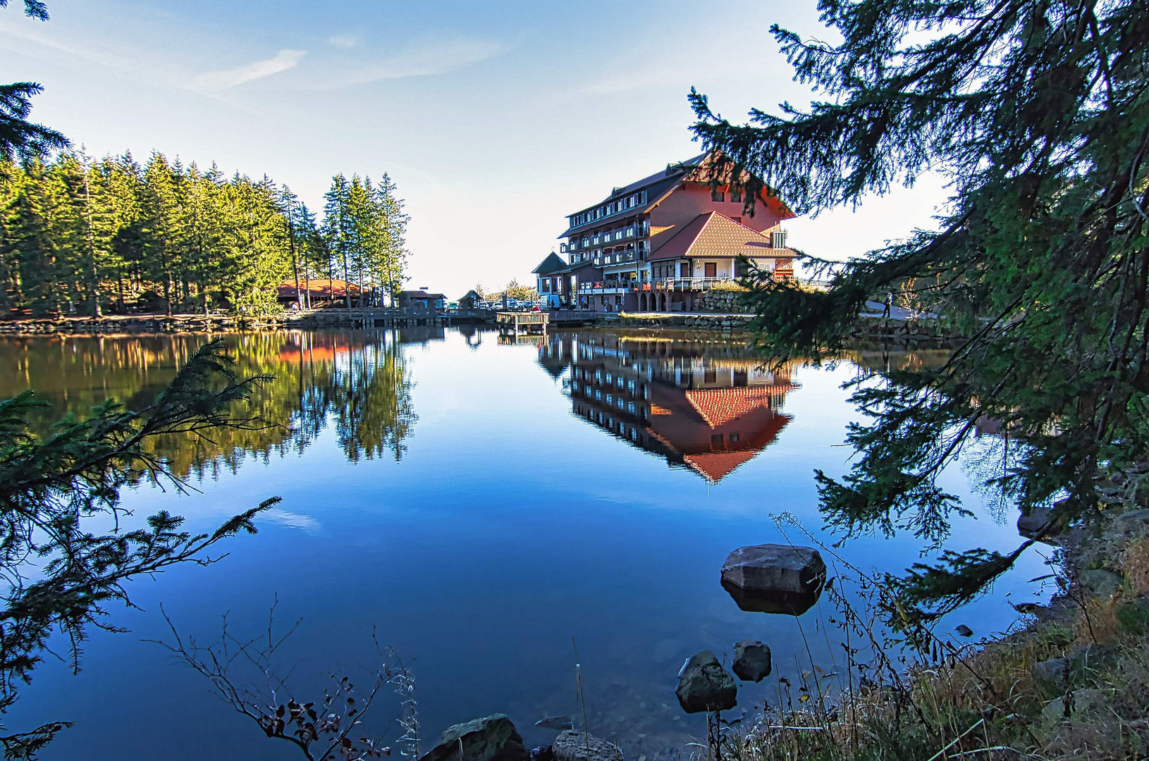 Mummelsee mit Hotel