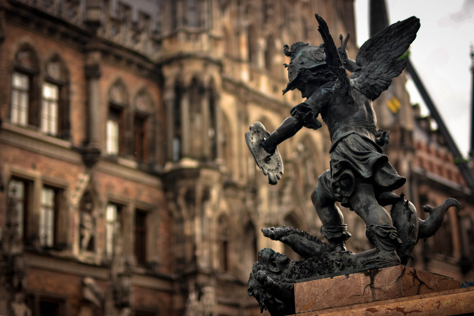 Munchen Marienplatz Statue