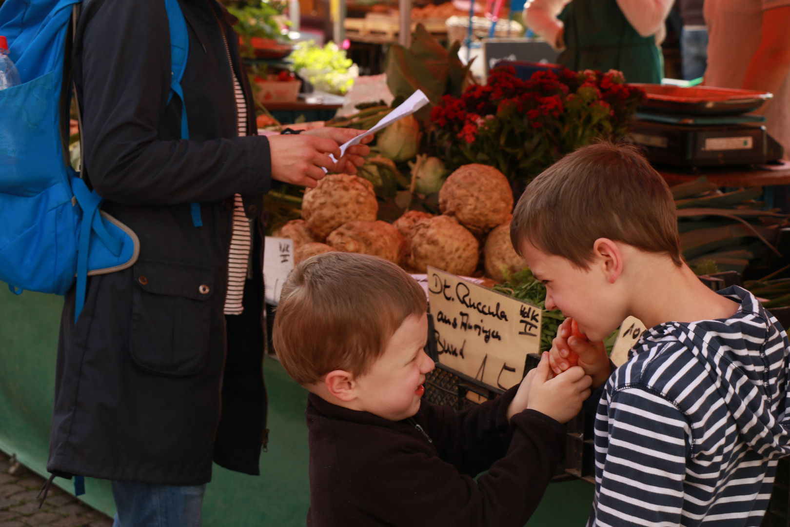 Mundraub am Marktstand